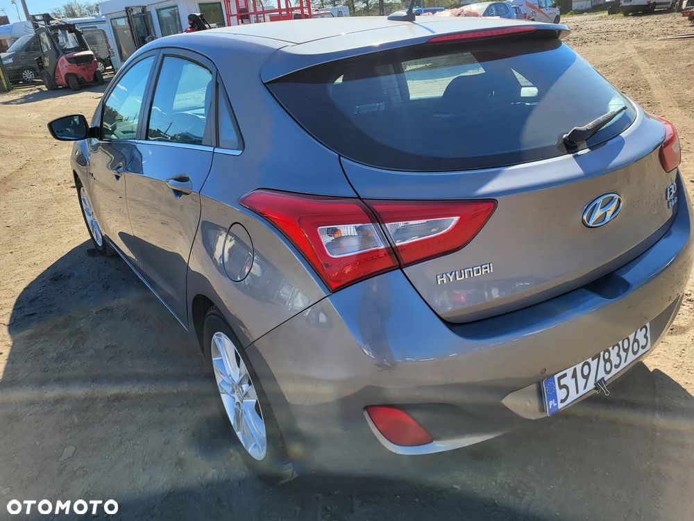 Hyundai i30 blue 1.6 CRDi Trend - 10