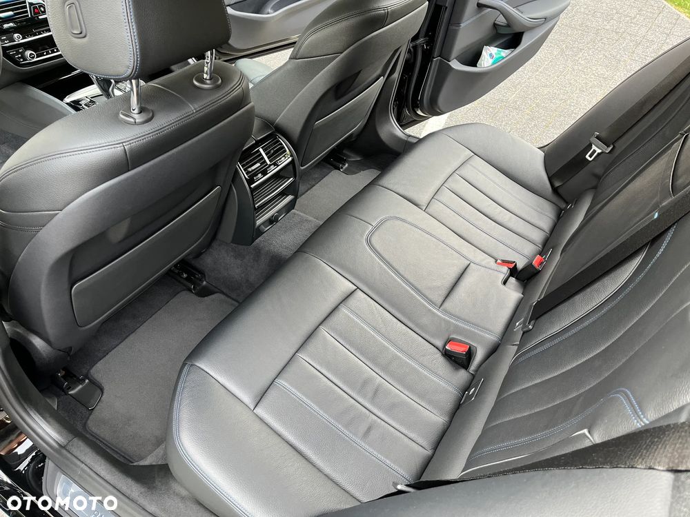 BMW Seria 5 520d xDrive - 17