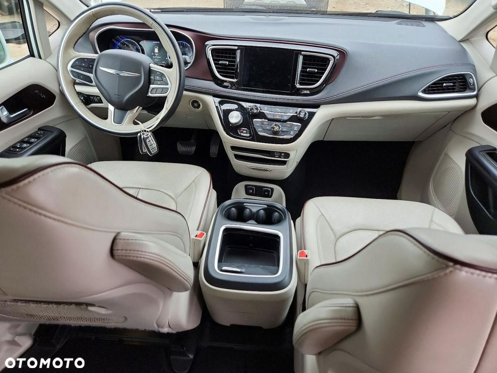 Chrysler Pacifica - 8
