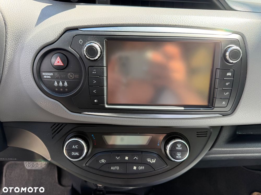 Toyota Yaris Hybrid 100 Active EU6 - 10