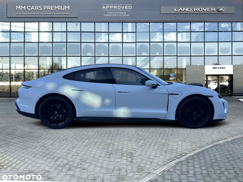 Porsche Taycan - 8