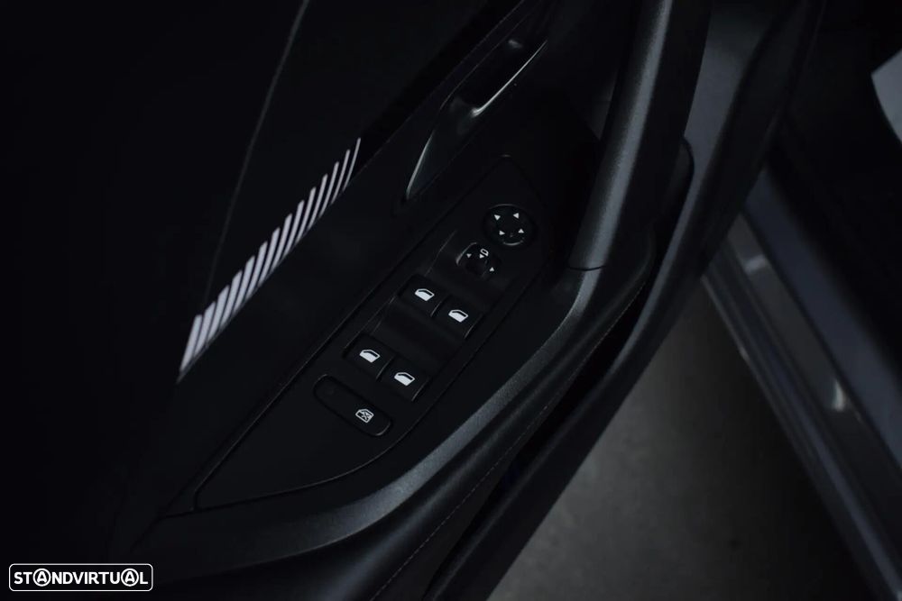 Peugeot 2008 1.2 PureTech Allure EAT8 - 7