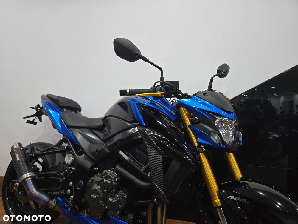Suzuki GSX - 22