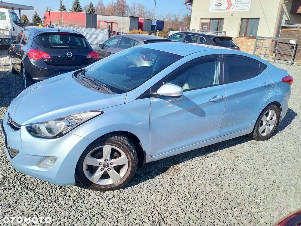 Hyundai Elantra - 2