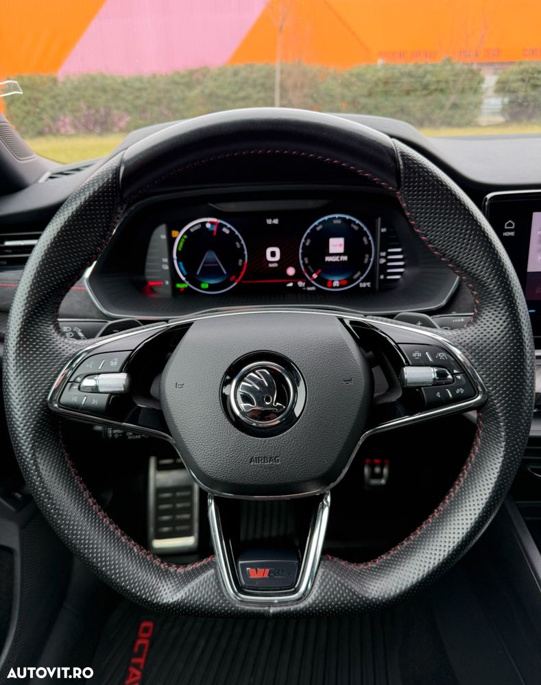 Skoda Octavia 1.4 TSI DSG RS - 15