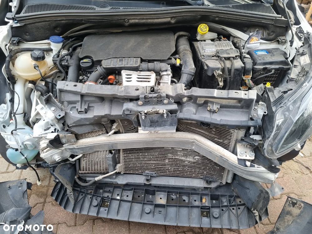 Peugeot 2008 1.2 Pure Tech Allure S&S EAT6 - 19