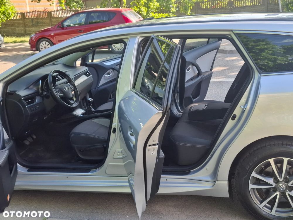 Toyota Avensis Touring Sports 1.6 D-4D Comfort - 11