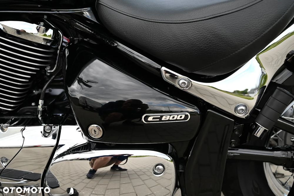 Suzuki Intruder - 17