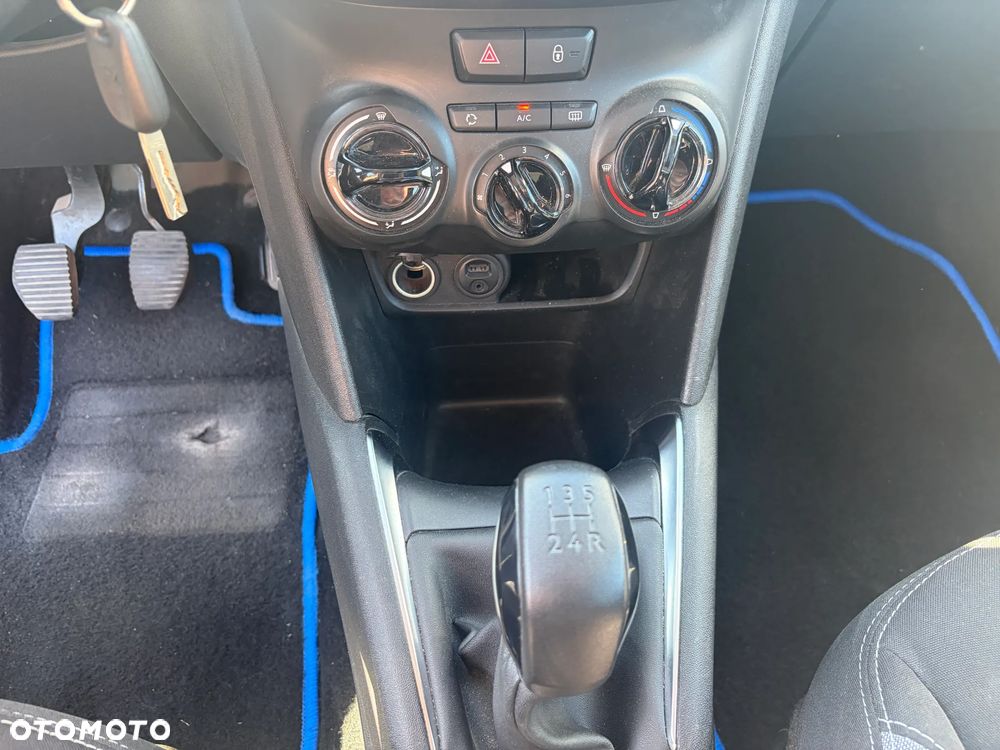 Peugeot 208 - 21