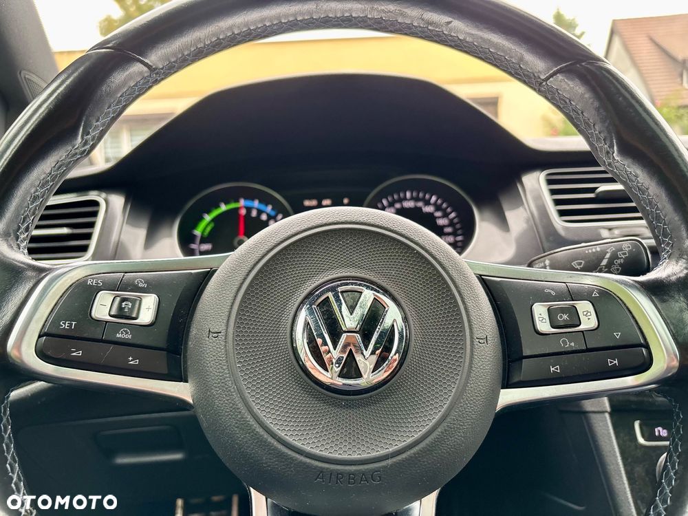 Volkswagen Golf - 22