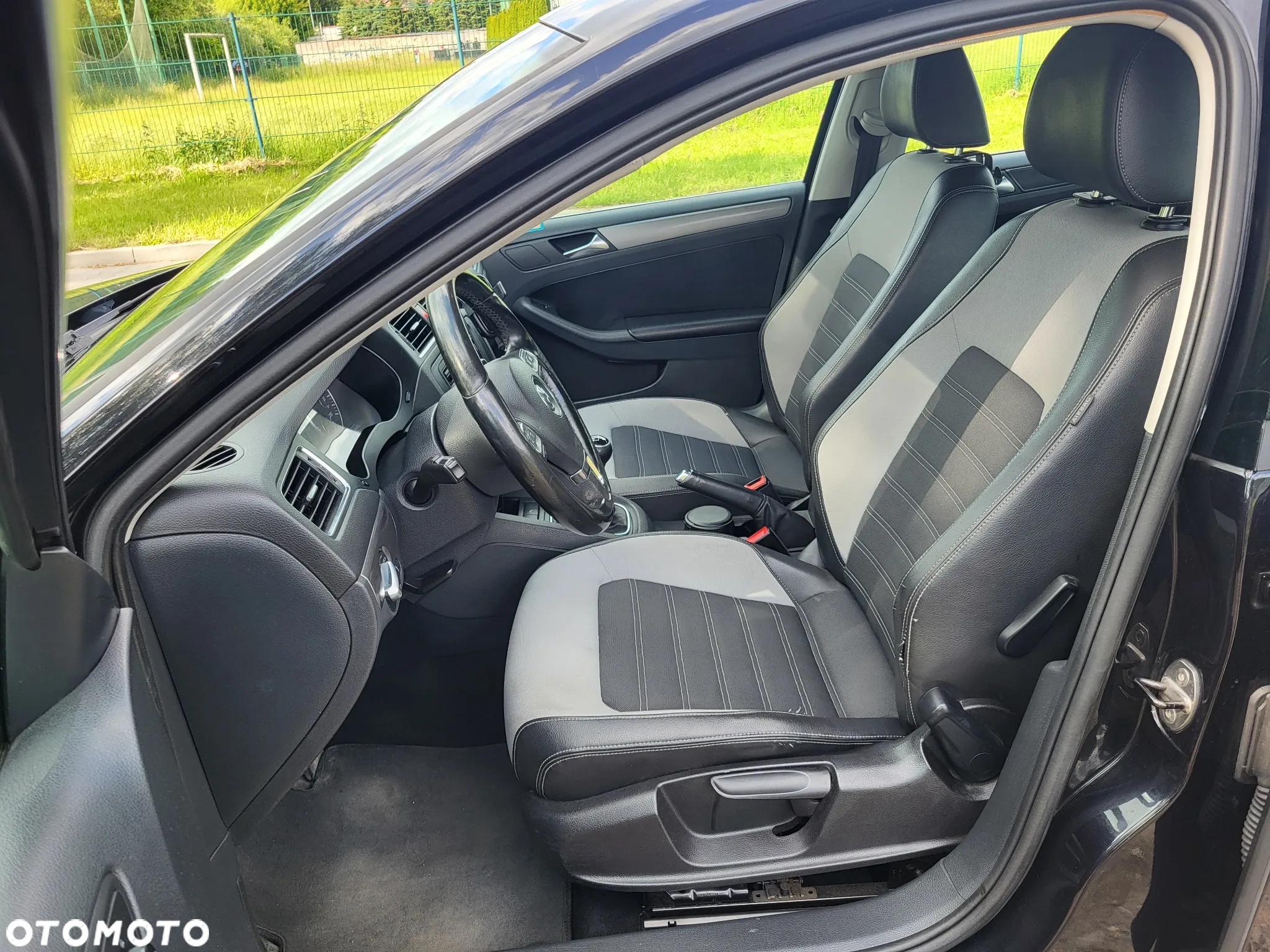 Volkswagen Jetta 1.6 TDI Highline - 8
