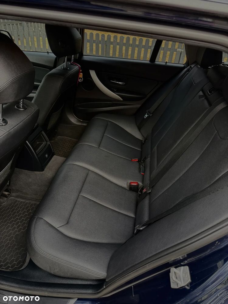 BMW Seria 3 318d Touring - 9