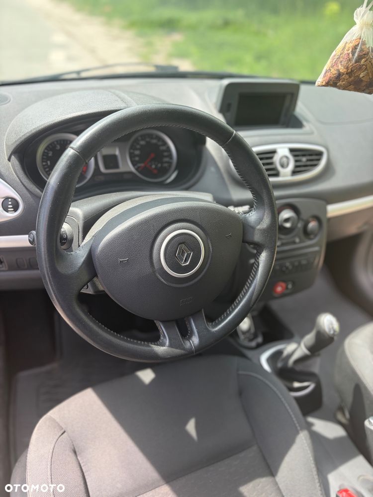 Renault Clio 1.2 16V Tech Run - 12