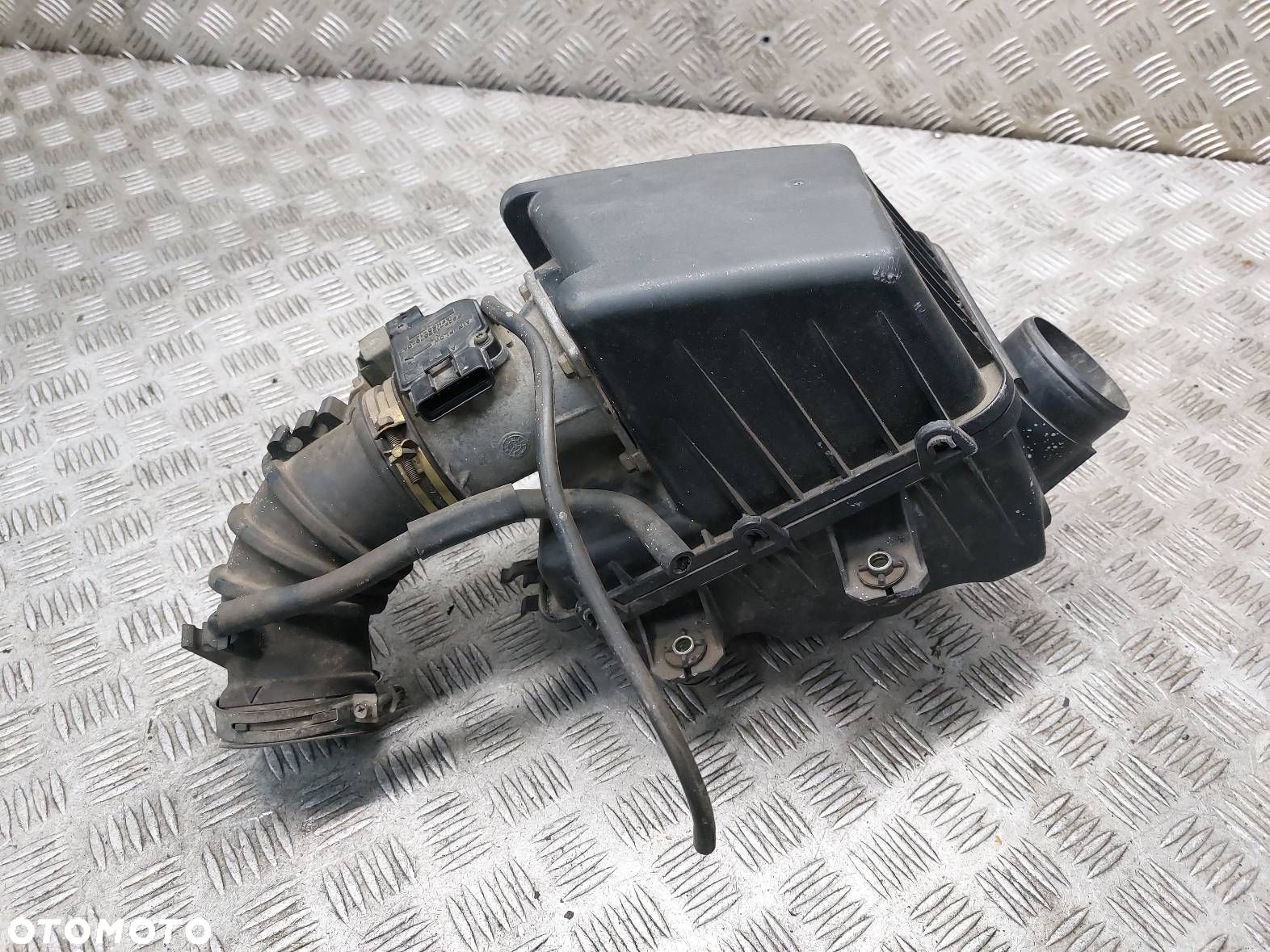 OBUDOWA FILTRA POWIETRZA + PRZEPŁYWOMIERZ MAZDA 626 V GF 1.8 16V - 1