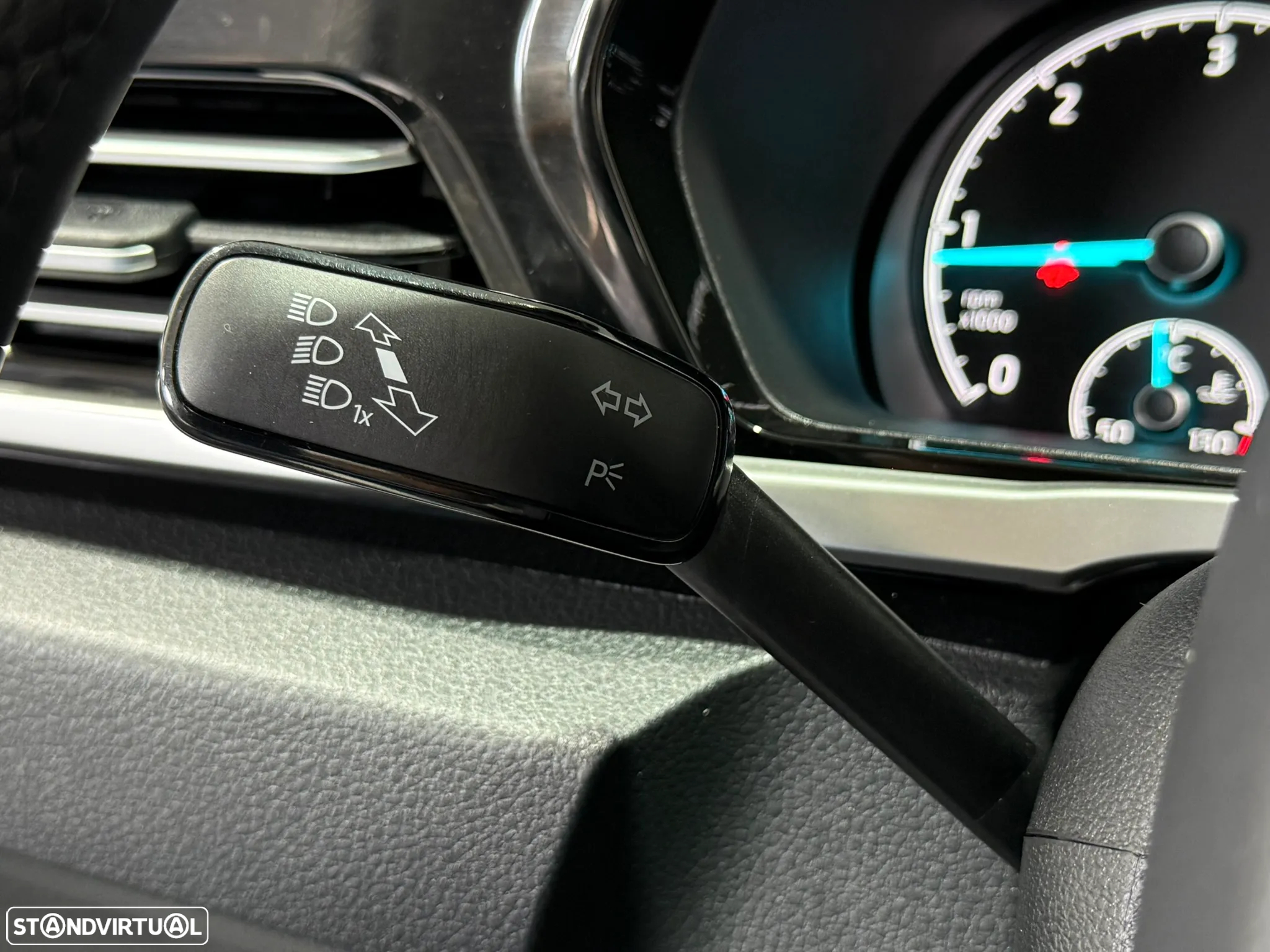 Ford Tourneo Connect 2.0 TDCi Titanium - 28