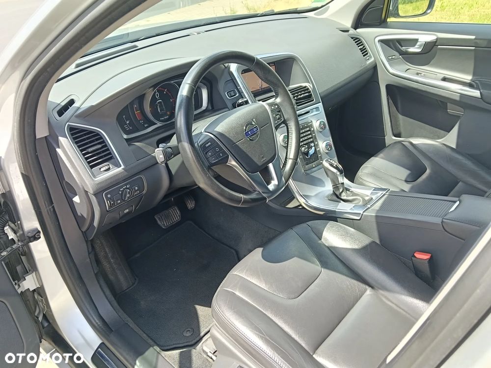 Volvo XC 60 D3 Geartronic Summum - 25