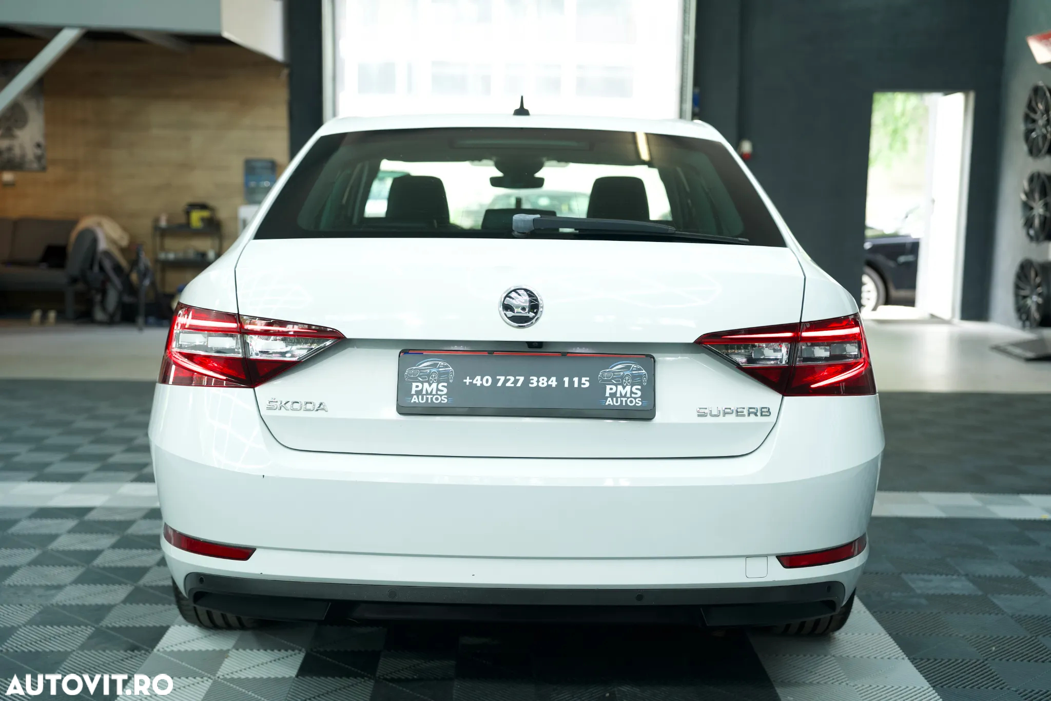 Skoda Superb 2.0 TDI DSG Style - 4