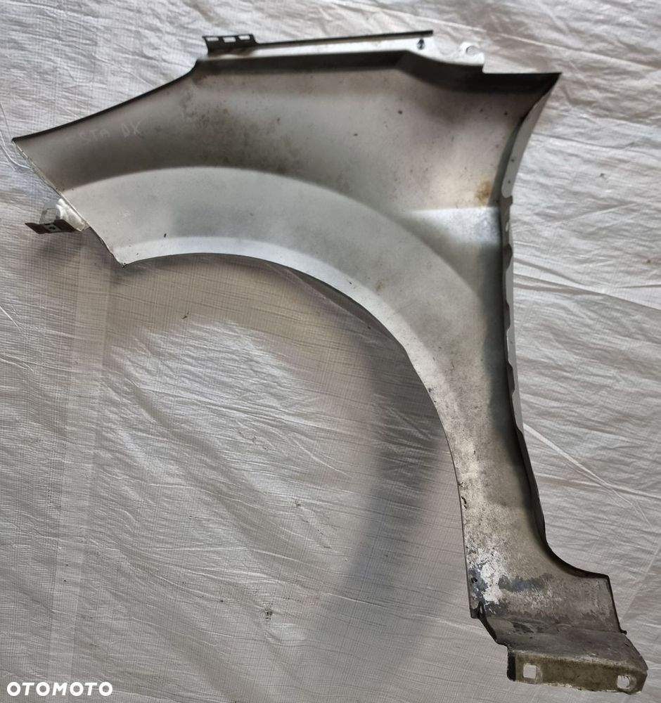 BŁOTNIK PRAWY PRZÓD FORD FIESTA VII MK7 KOD LAKIERU  G9 - 8
