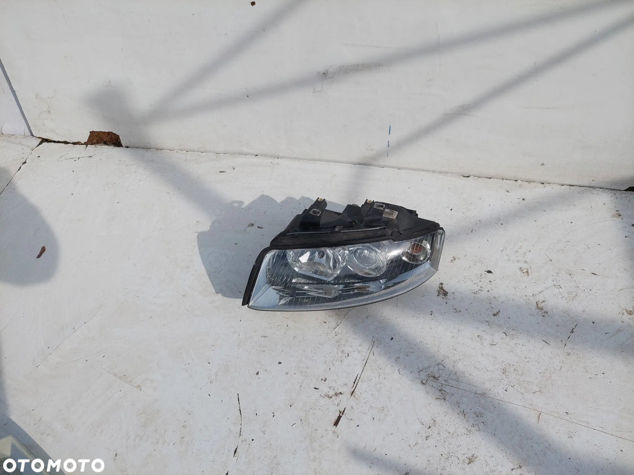 Lampa przód przednia LEWA Audi A4 B6 8E xenon - 2