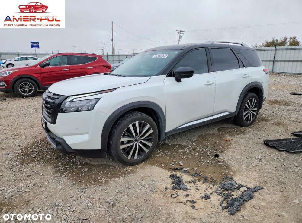 Nissan Pathfinder - 1
