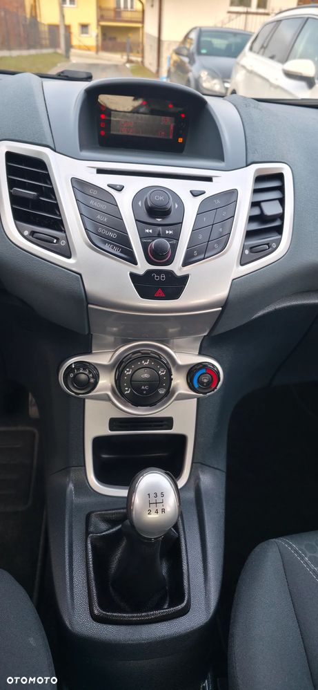 Ford Fiesta 1.25 Titanium - 24