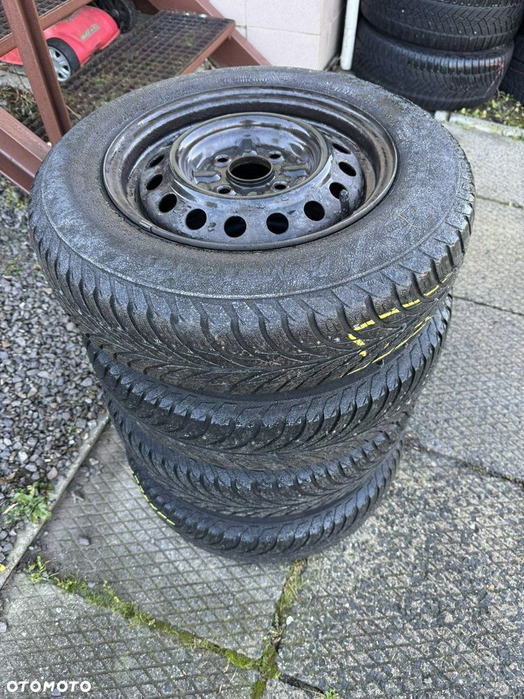 Toyota Yaris 1.0 Base - 24