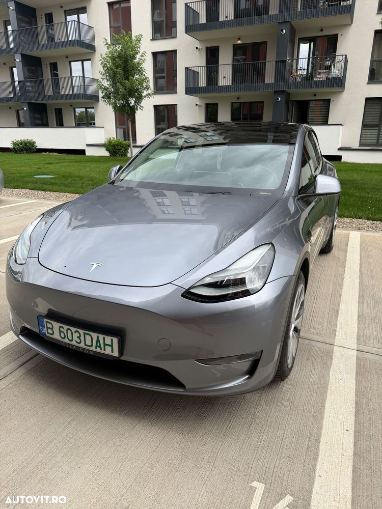 Tesla Model Y Long Range AWD - 2