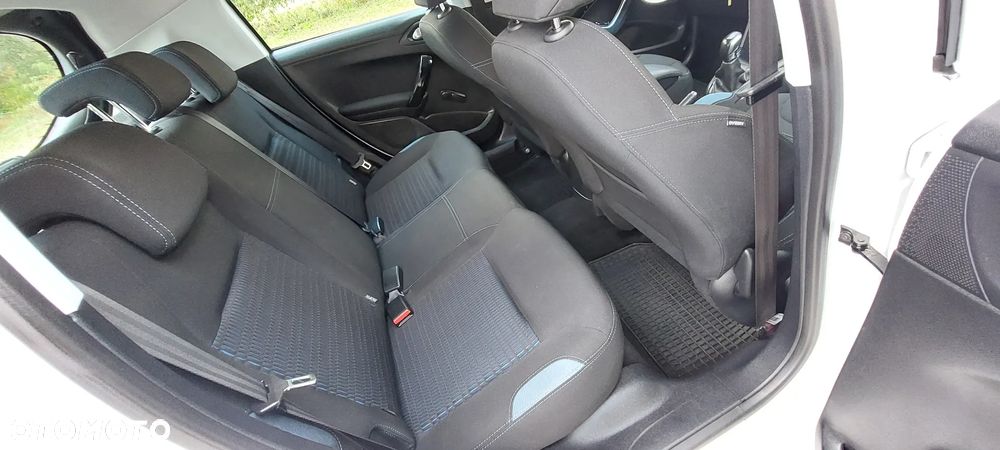 Peugeot 208 - 34