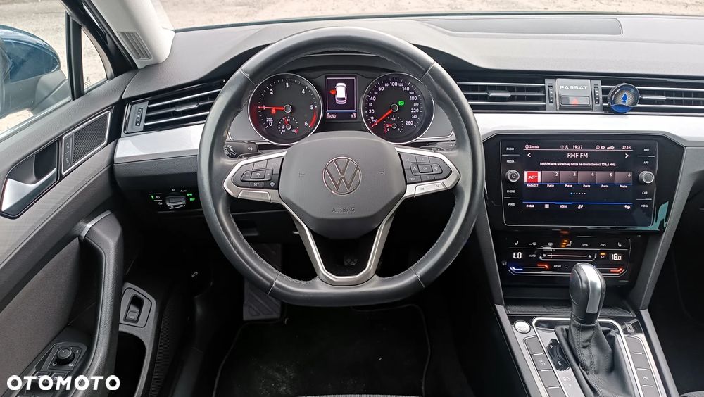 Volkswagen Passat Variant 2.0 TDI SCR DSG Business - 18