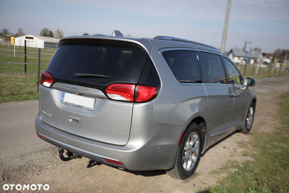 Chrysler Pacifica - 7