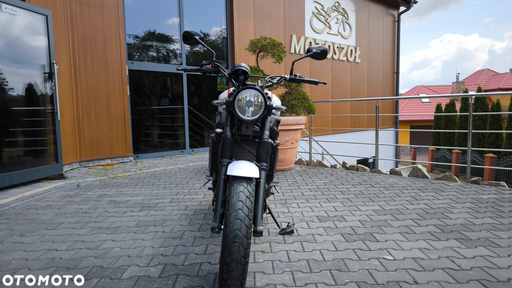 Yamaha XSR - 7