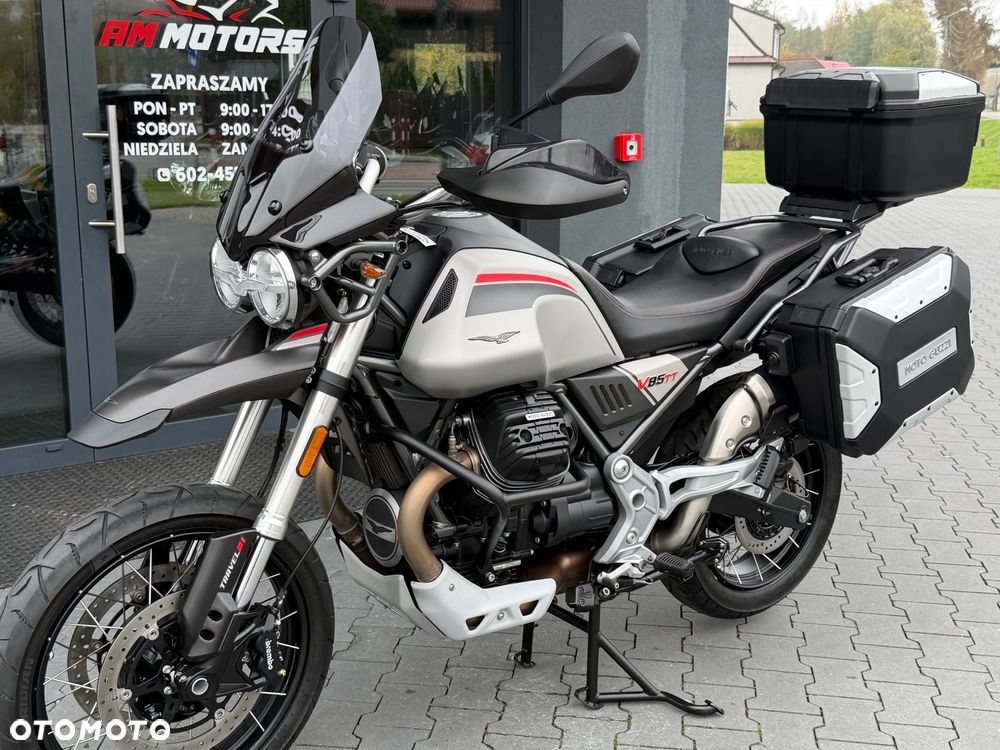 Moto Guzzi V85 - 40