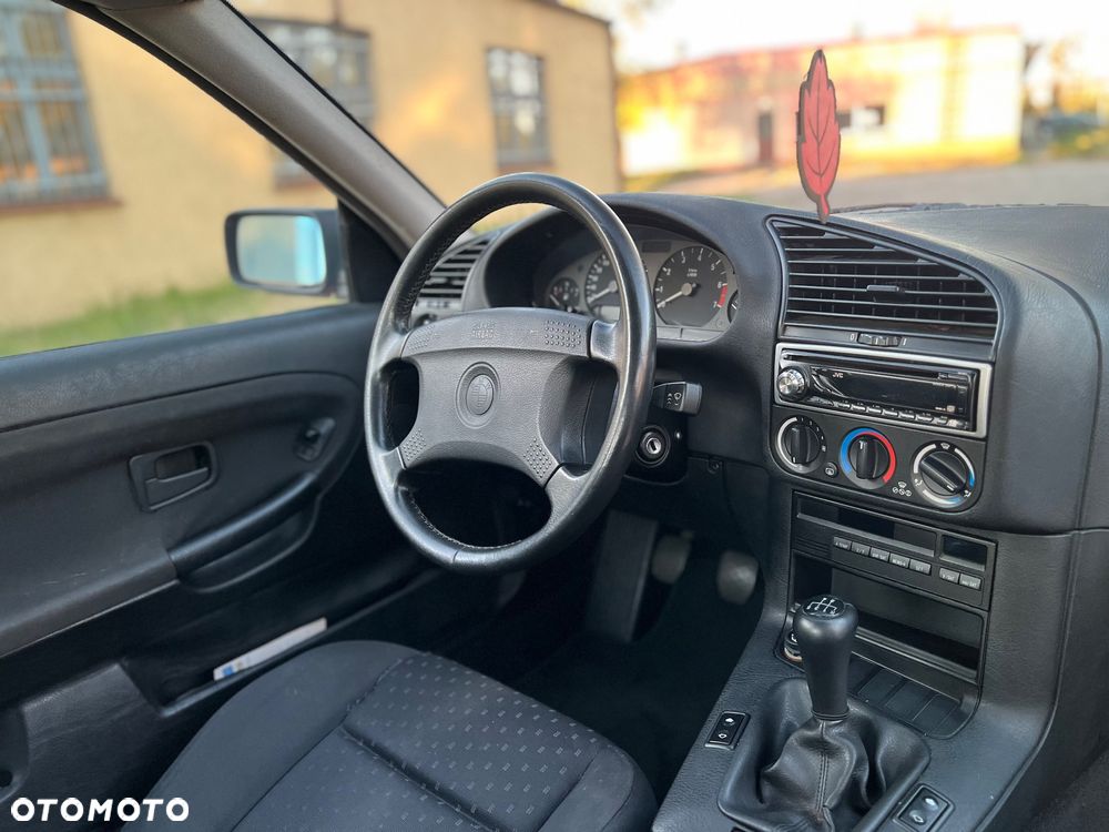 BMW Seria 3 316i - 24