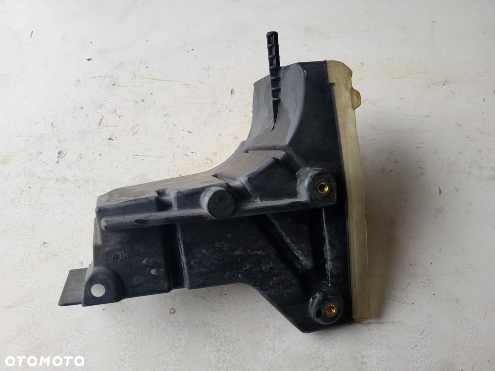 Płyta osłona nadkola prawa Peugeot 308 T9 1.5 D - 1