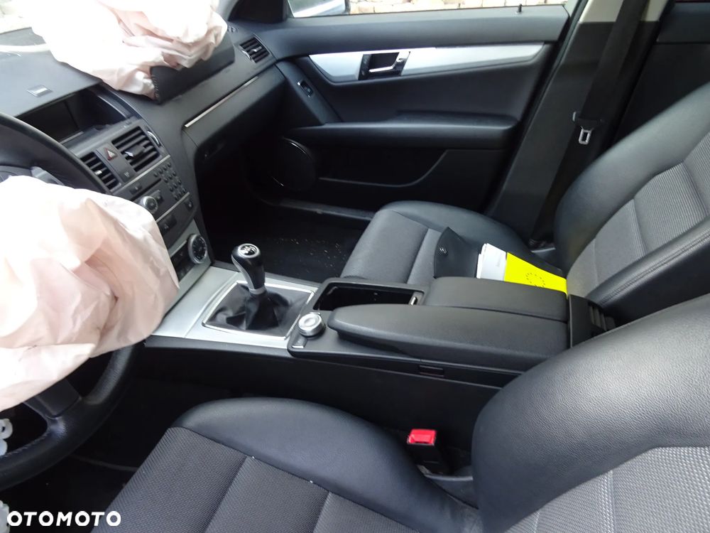 Mercedes-Benz Klasa C 180 BlueEFFICIENCY Avantgarde - 7