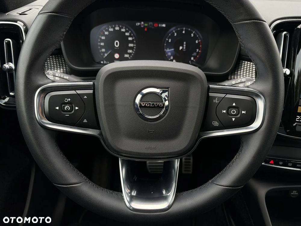 Volvo XC 40 T3 R-Design - 25