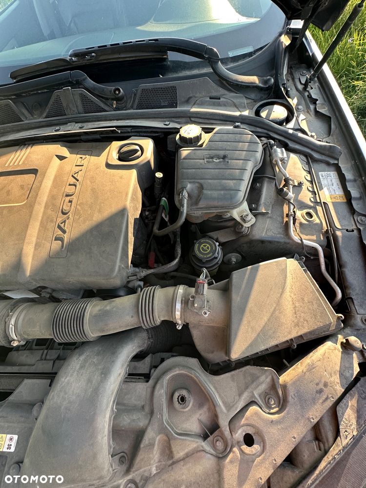 Jaguar XF 2.2 D - 12