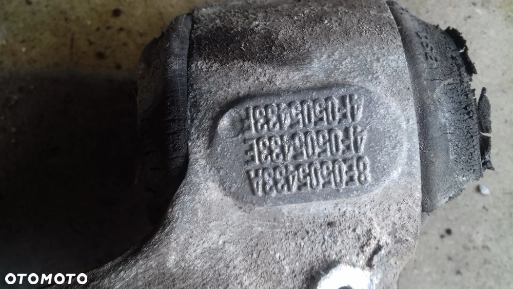 zwrotnica piasta lewa  tył quattro 4F0505433F A6 C6 3.2 FSI AUK - 3