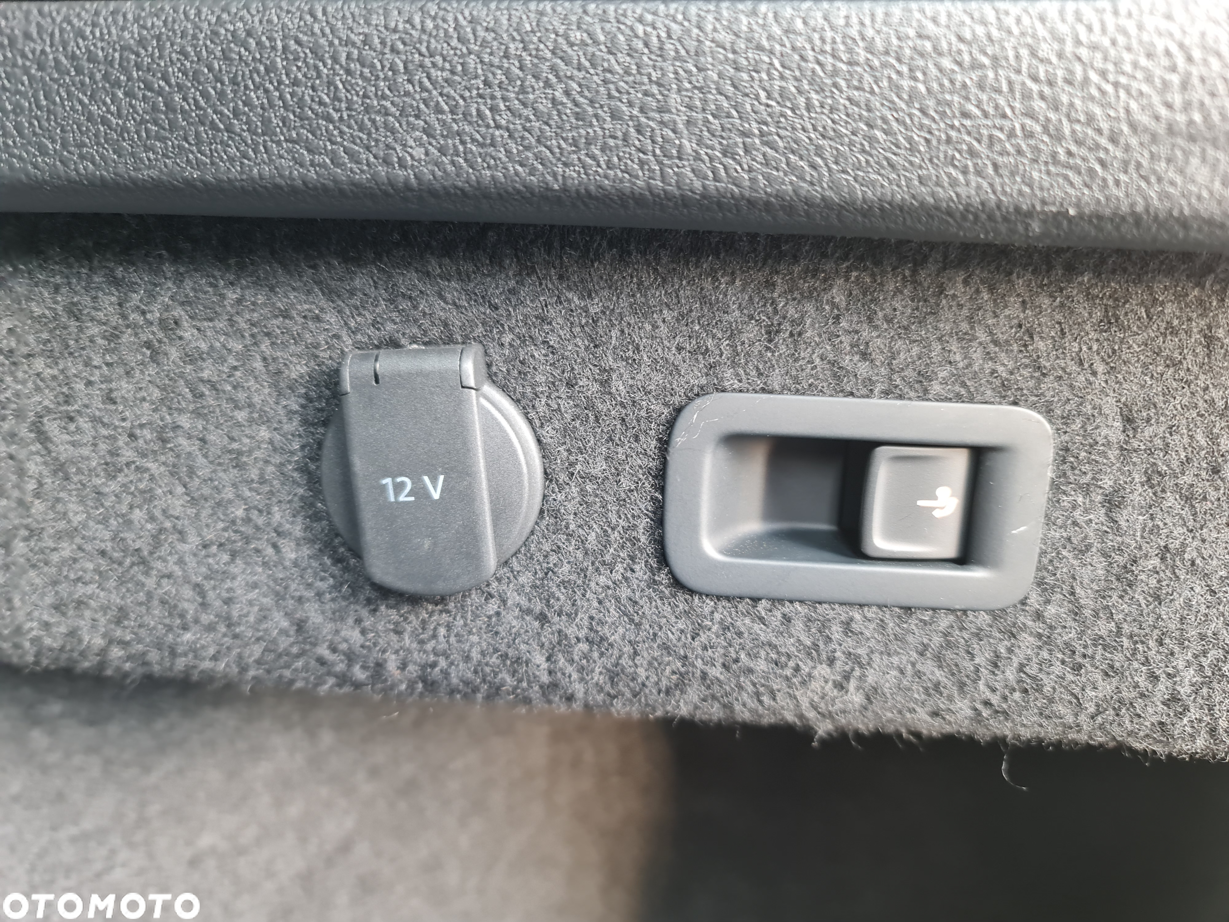 Volkswagen Passat Variant 2.0 TDI SCR DSG R-Line - 19