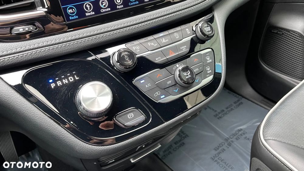 Chrysler Pacifica - 17