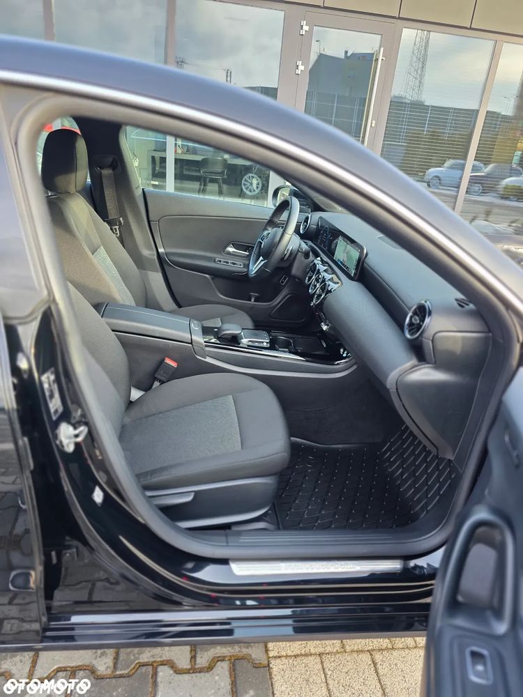 Mercedes-Benz CLA 180 d Progressive 8G-DCT - 25