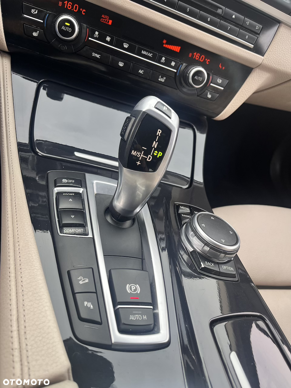 BMW Seria 5 520d xDrive - 14