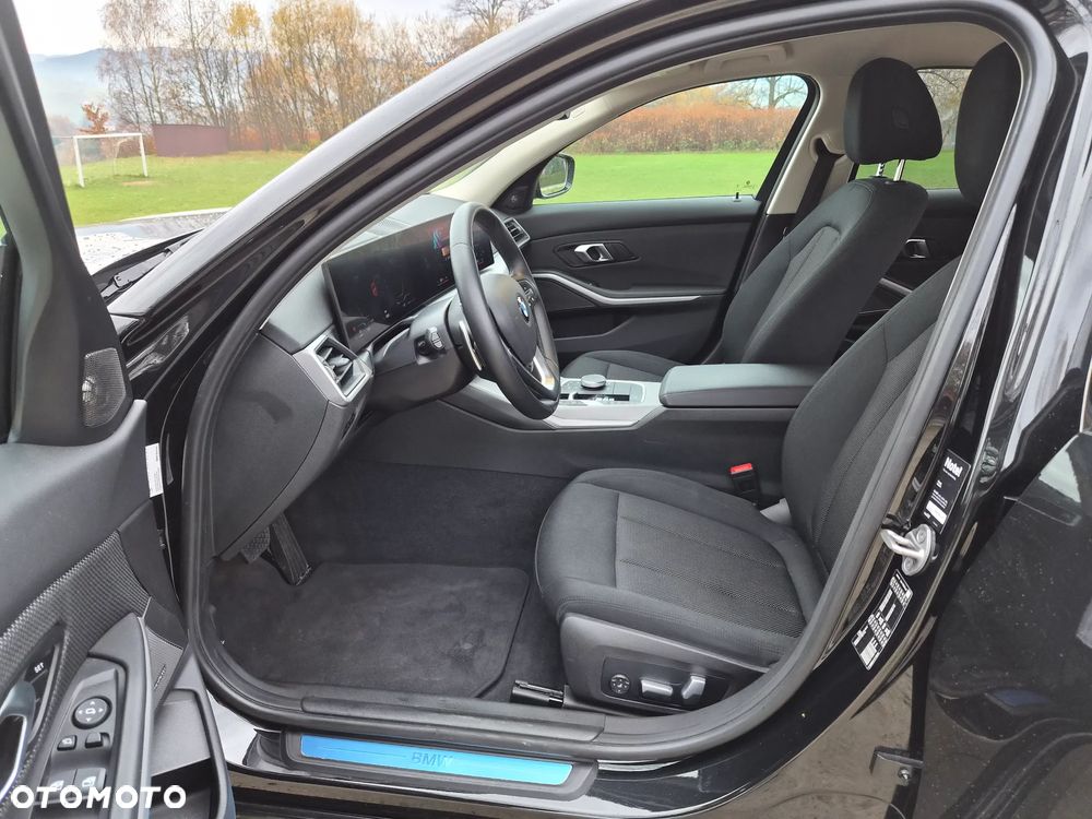 BMW Seria 3 318d - 13