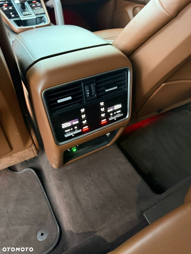 Porsche Cayenne Platinum Edition - 8