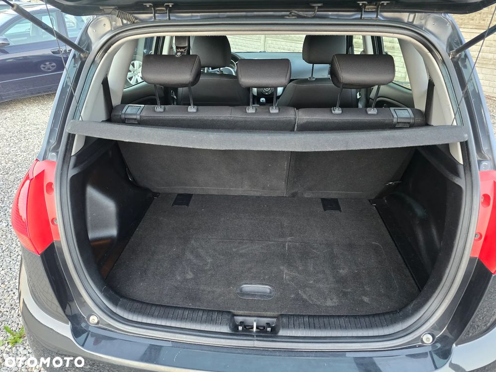 Kia Venga 1.4 CRDi 90 Attract - 12