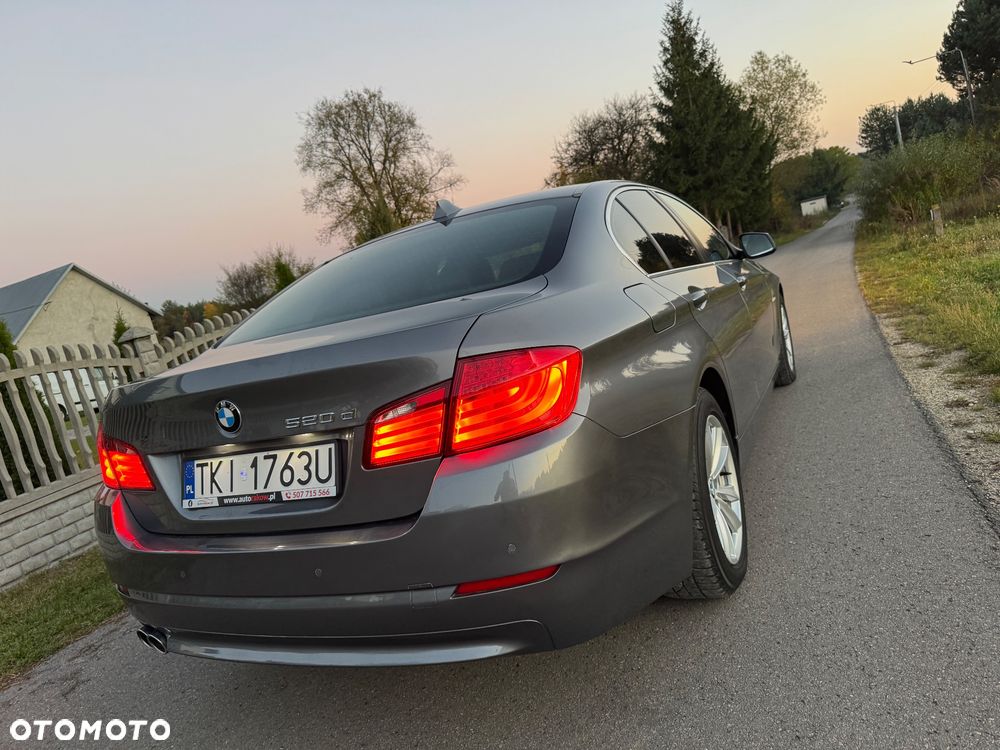 BMW Seria 5 520d Special Edition - 16