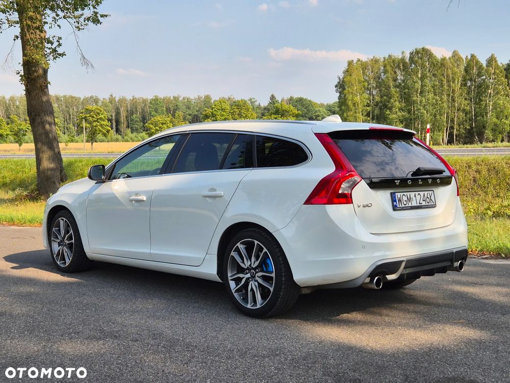 Volvo V60 D3 R-Design - 6