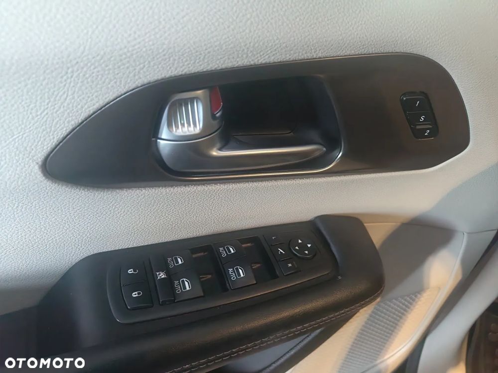 Chrysler Pacifica - 37