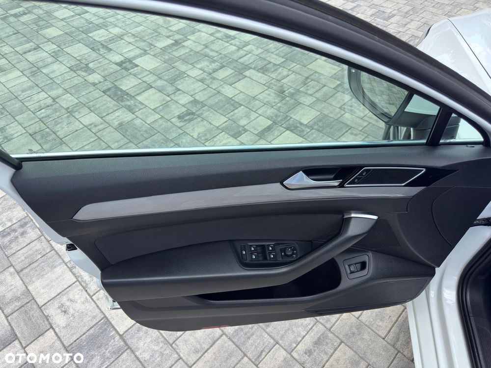 Volkswagen Passat Variant 2.0 TSI Business DSG - 10