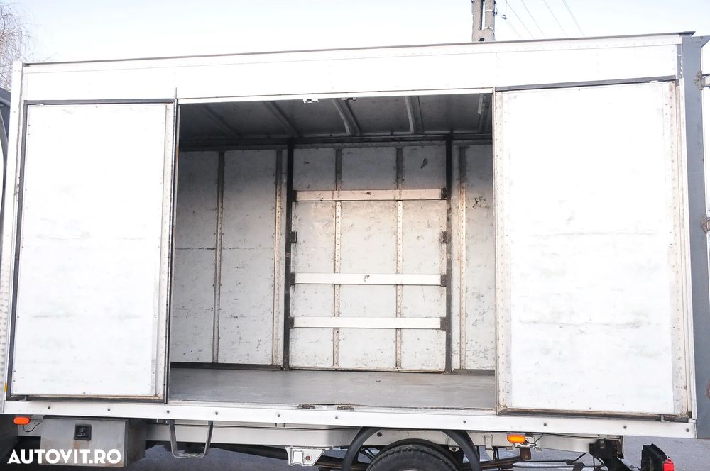 Mercedes-Benz Sprinter - 10